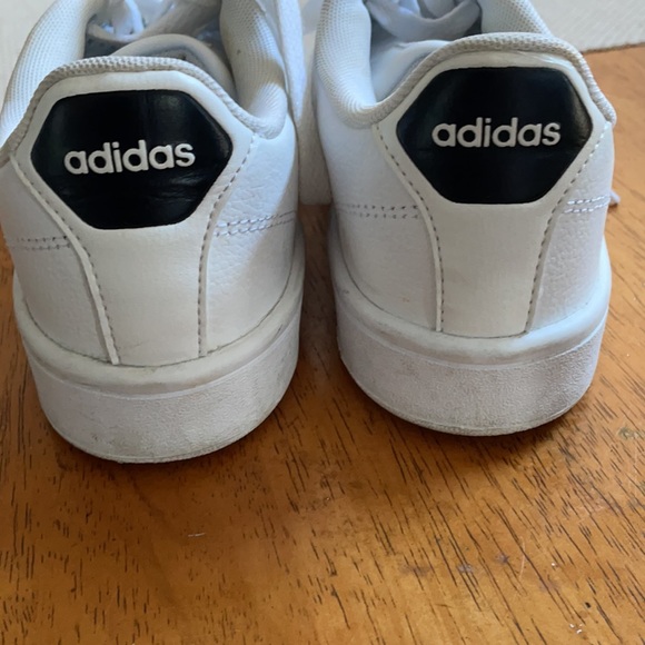 Adidas size 6 white leather sneakers - Picture 7 of 9